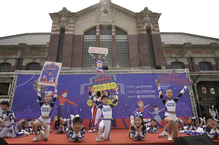 仁美國小啦啦隊開場