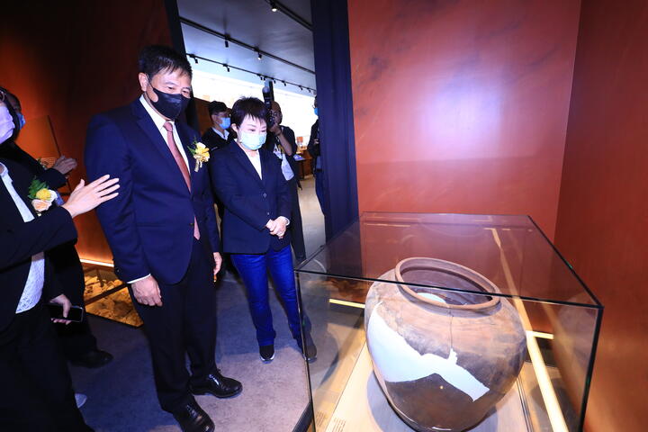 盧市長到文化館內參觀