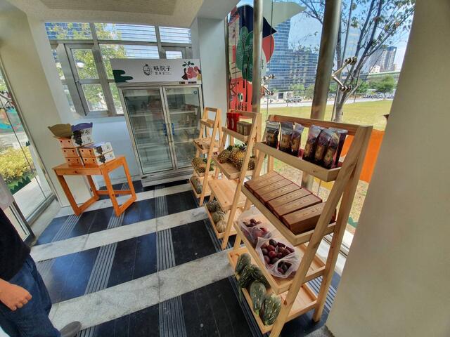 鮮-味十足-中市府攜手果菜公司打造網美飲品站