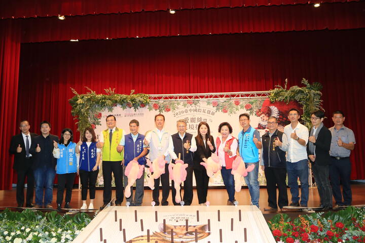 台中國際花毯節10周年-邀您沉浸在愛麗絲的花境探險