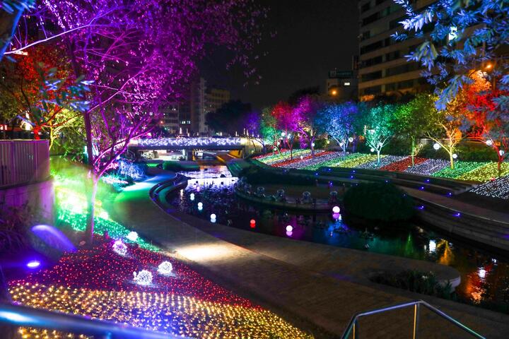 浪漫絕美耶誕水舞燈光秀12月11日點燈