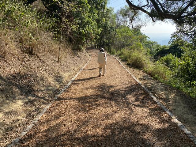 終點路面鋪設粗木屑