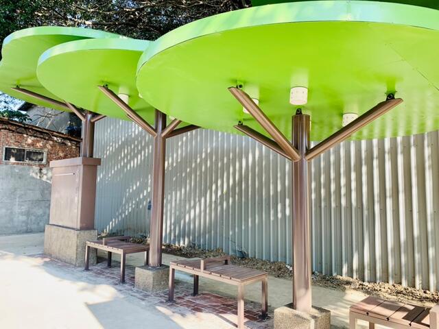 融入地方特色在大甲火车站附近新建具-老榕树意象-的候车亭