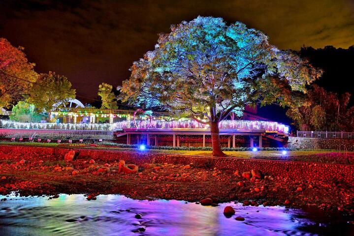 食水嵙溪石冈花漾艺术节灯饰