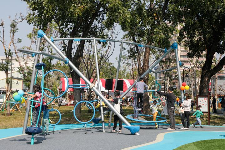 小朋友體驗遊具-從中了解水質淨化過程