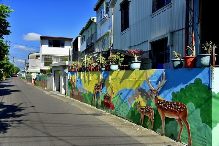 美群彩繪梅花鹿巷