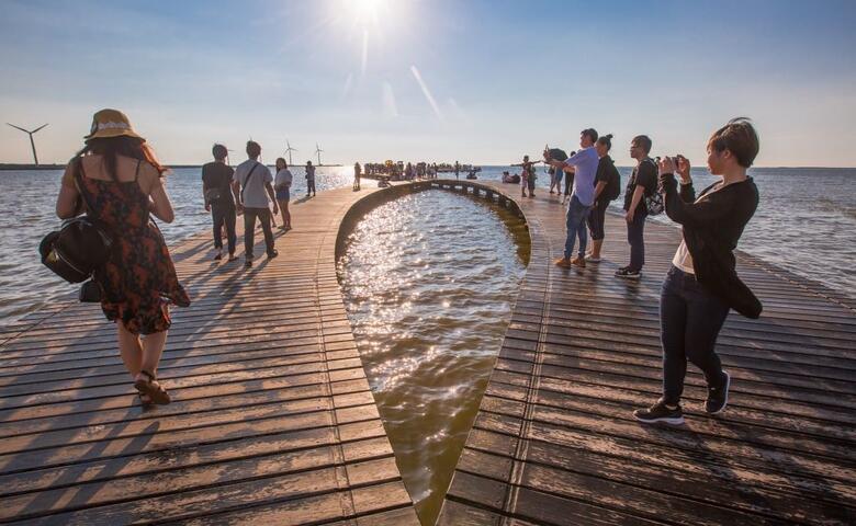 搭乘环保绿色运具游台中海线-美景美食让您赞不绝口