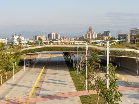 罗布森伴城路跑从敦化路上的「台中之肺」起跑。(图/123RF)