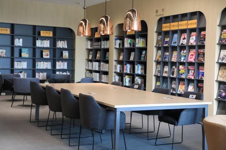 市長盧秀燕與與會來賓剪綵慶新開館