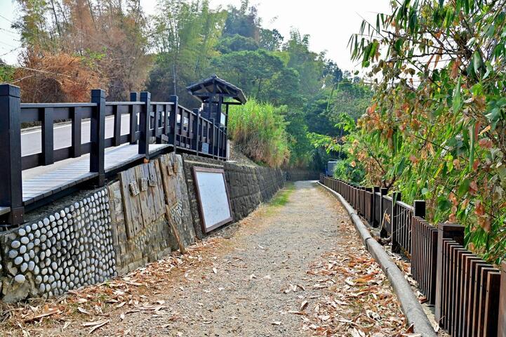 霧峰區中心瓏步道入口改善前