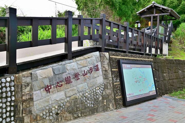 霧峰區中心瓏步道入口完工