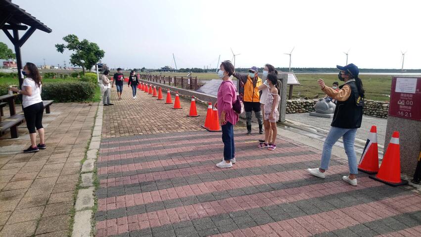 高美濕地木棧道年度維護工程順利完成-昨-1-日為關閉後首日開放