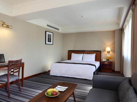 中市府鼓勵並輔導業者取得-安心旅宿-認證標章-目前認證家數已突破300家-占台中市營業中旅宿業約6成