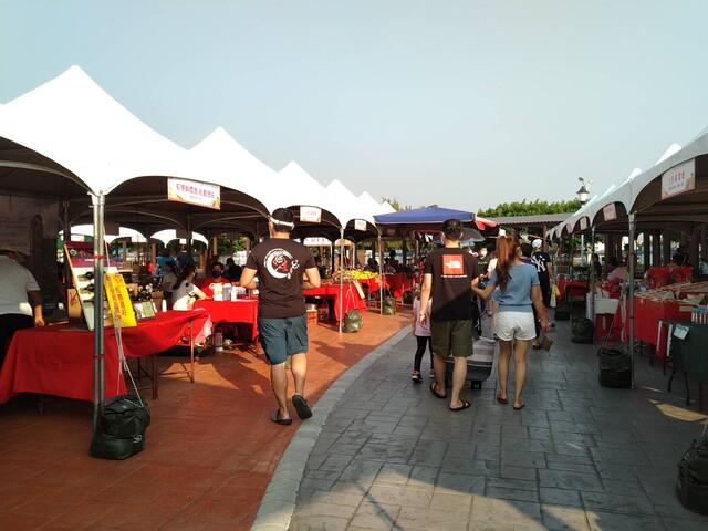 來梧棲漁港賞花-逛市集-嘗美食