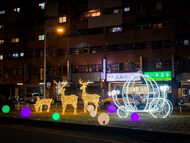 太原與邱厝北巷路口燈飾
