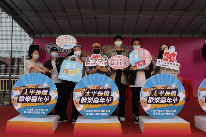 邀請台中市學生團體勁歌熱舞-拉近與民眾的距離