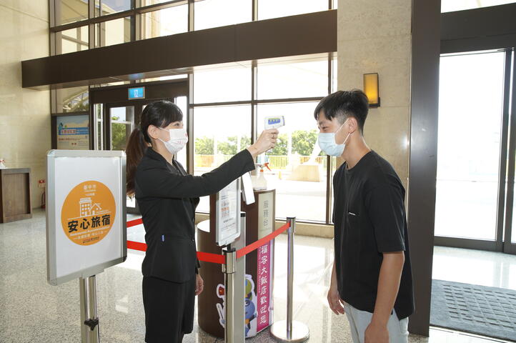 业者持续落实防疫规范