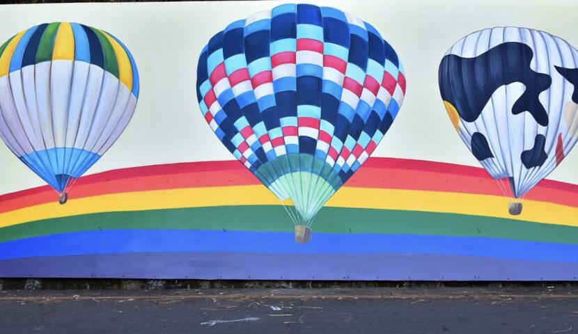 繽紛色彩十分活潑-為老舊擋土牆注入新活力