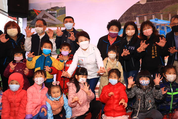 龙井-鲤鱼山公园-启用-卢市长-送在地乡亲的新年礼物