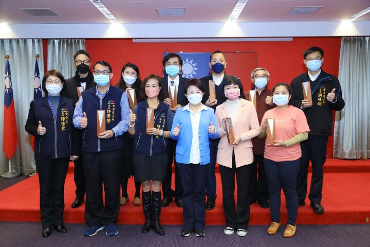 1月25日市政会议文化局颁奖合照