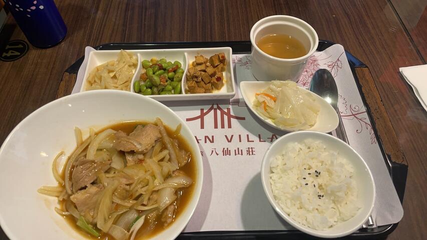 旅程中選擇綠色餐廳-提供惜食點餐-在地飲食