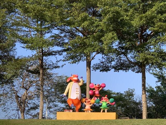 老鼠與牛組成啦啦隊