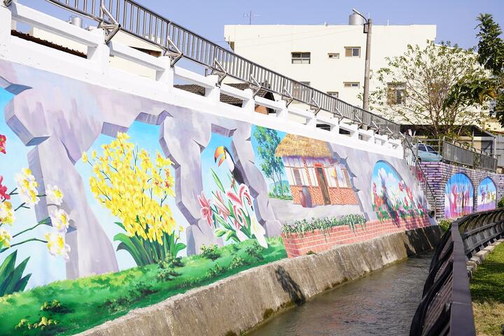 水圳牆重新粉刷