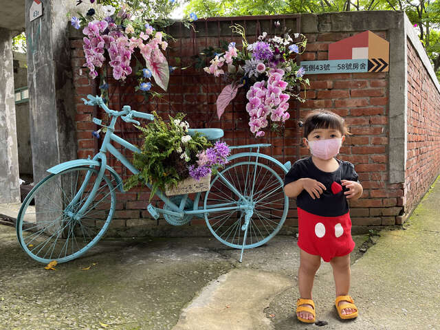 清眷森活藝術節以植物為主題妝點出生機盎然的空間氛圍-媽媽帶小朋友來拍照