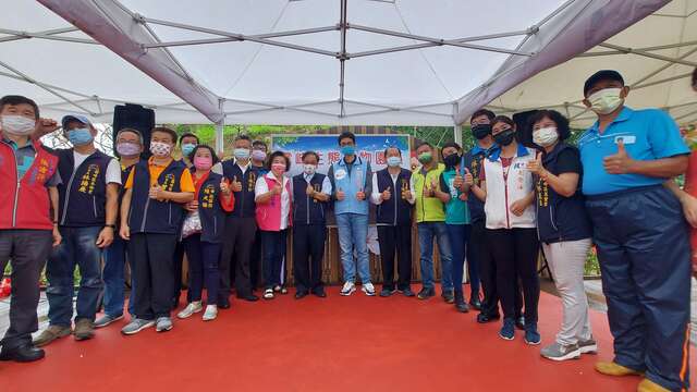 中市霧峰生態植物園區步道啟用合影