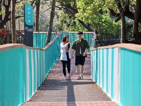 雅神綠園道行人景觀橋