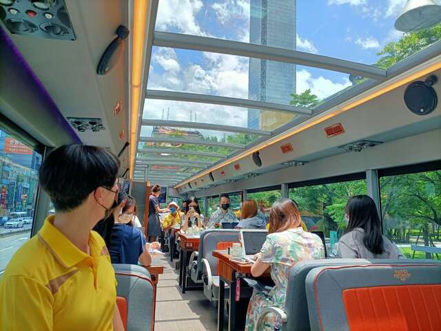 今日活動來賓一同體驗精品級的雙層餐車與最時鮮味美的梨果