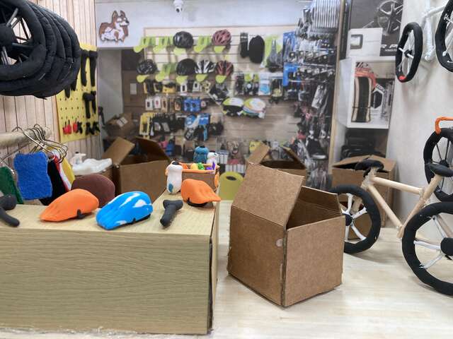 同學們分別以微電影-立體書-微縮模型木盒及社區故事報專書呈現店家的特色