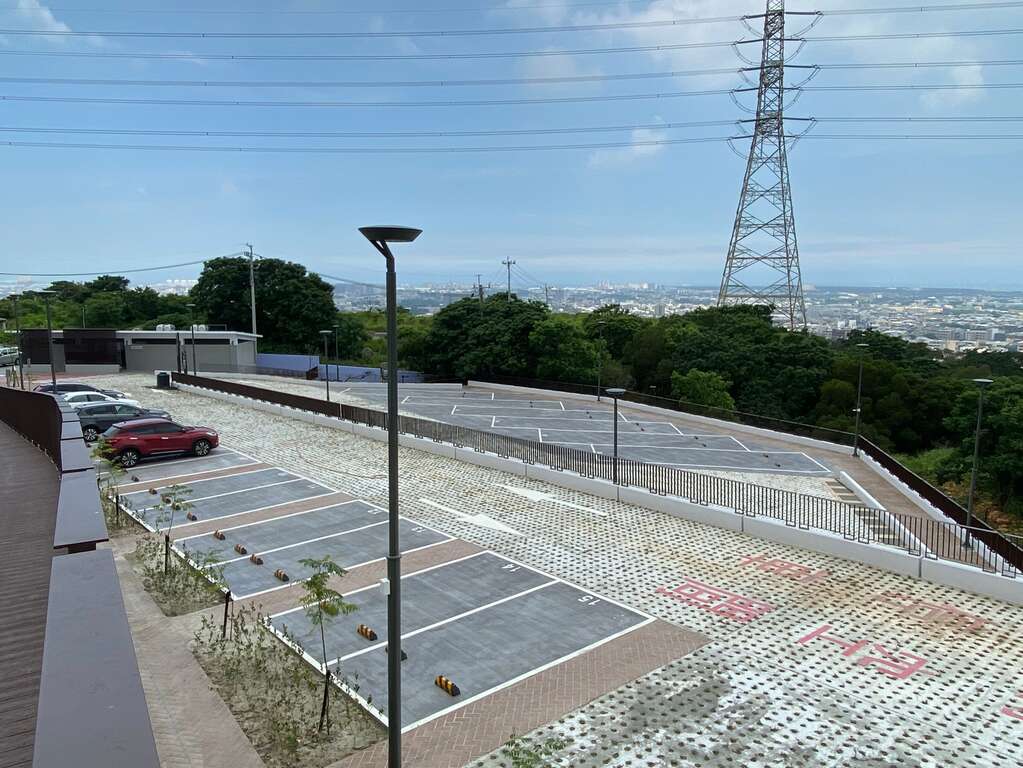 提升遊憩體驗-中市鰲峰山公園遊客專屬停車場及陽光公廁開放使用