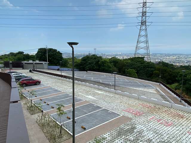 提升遊憩體驗-中市鰲峰山公園遊客專屬停車場及陽光公廁開放使用