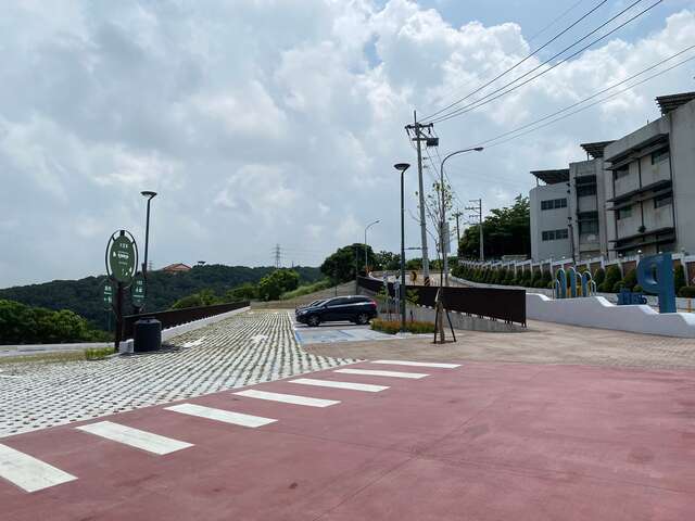 中市鰲峰山公園遊客專屬停車場及陽光公廁開放使用