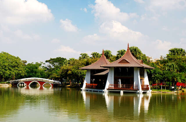 台中市政府自8月15日启动湖心亭及中山桥修缮工程