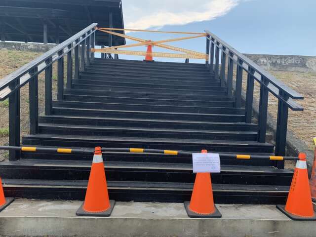 高美濕地階梯修繕-美堤街側木質階梯暫封
