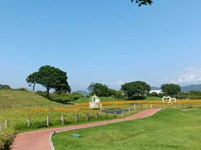 舒適遼闊的大草坪