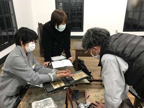 來自日本的藝術家宇田奈緒-在開放日將邀請民眾帶著珍貴回憶相片參與活動-將民眾的家庭-人生故事-融入創作當中