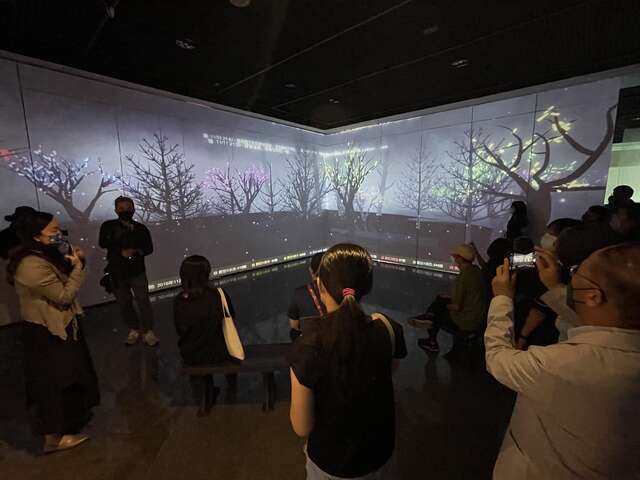 策展人陳韻如導覽-數據森林-作品