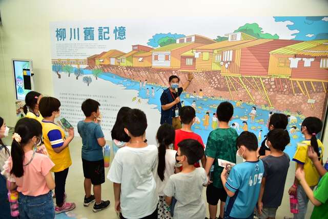 安排專業導覽帶領民眾-小朋友們實地走訪-體會水利工程為生活帶來的改變-照片2