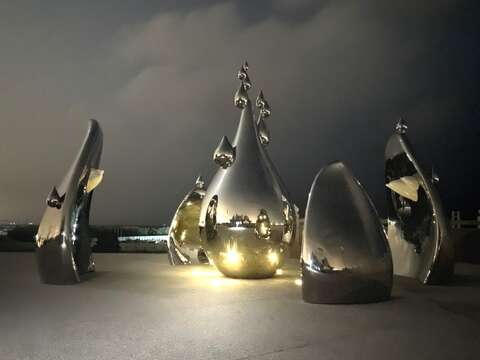 雨露恩澤-夜間照