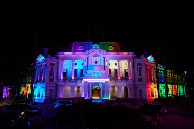 伴隨州廳主體工程完成開始進行燈光測試