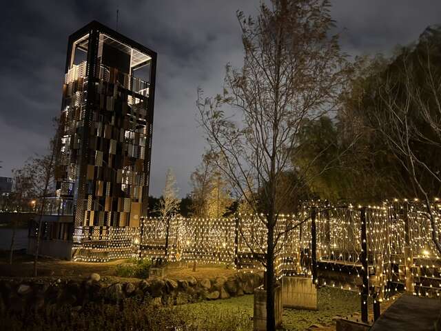 東區湧泉公園木棧道佈燈-彷如銀河般的鵲橋