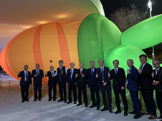 簽署儀式後-佐伯市代表團前往中央公園參訪-感受結合場域自然地形及其智慧-低碳-創新元素的中台灣元宵燈會