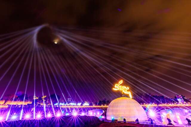 2023中臺灣元宵燈會主燈-幸福臺中happy兔-搭配130支環湖光束燈秀