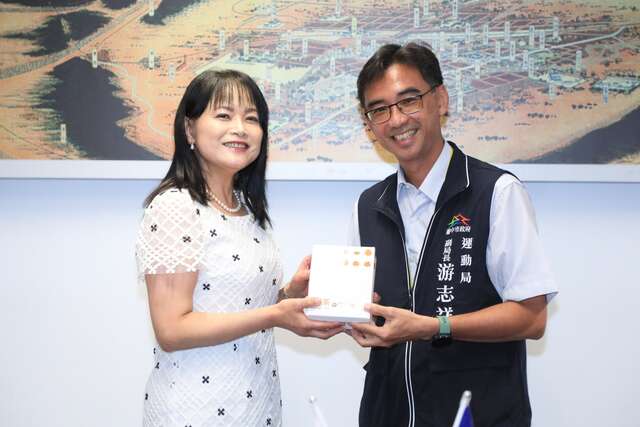 運動局副局長游志祥歡迎外賓參訪台中