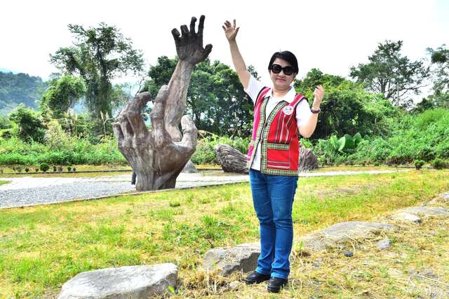 妈妈市长与巨人之手_0_0