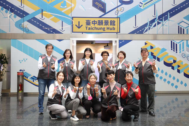 台中愿景馆志工队换上新导览工作服-透过交流凝聚团队能量-带来更加专业的解说内容