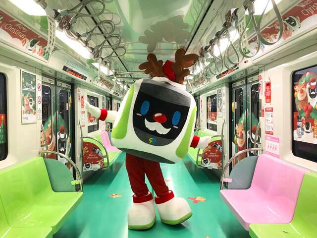 台中捷运圣诞列车发车了-中捷吉祥物小绿绿邀民众一起来搭车